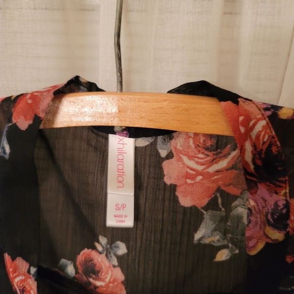 Xhilaration black floral pussy bow blouse small - Picture 2 of 4